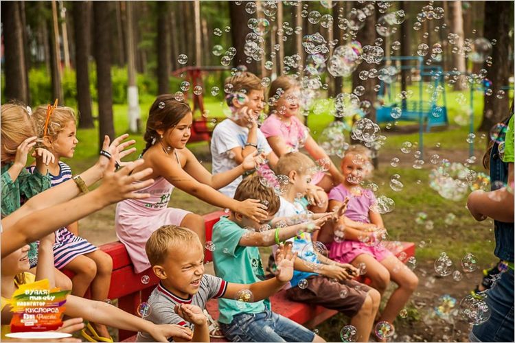 Для маленьких клиентов детского загородного летнего образовательного лагеря важна безопасность